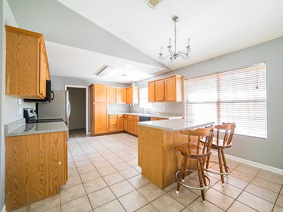 4th image of 165 Stonebriar Dr