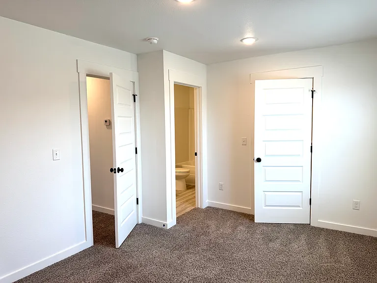 821 Massachusetts Ave — Photo 15
