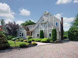 18 Benjamin Dr, Springfield, NJ 07081