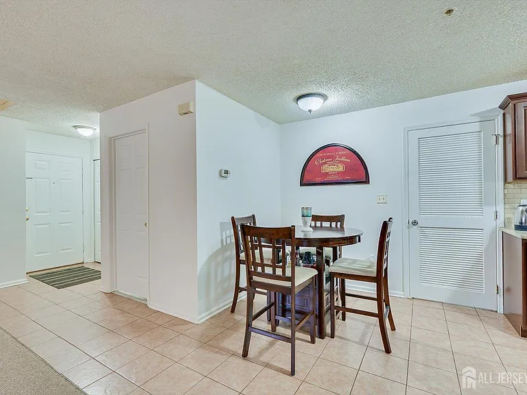 150 Prestwick Way — Photo 9
