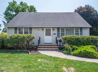 386 Stiles Ct, Pompton Lakes, NJ 07442