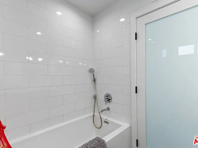 4606 Roma Ct — Photo 60