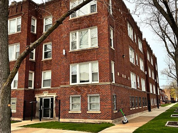 2nd image of 6852 S Dante Ave