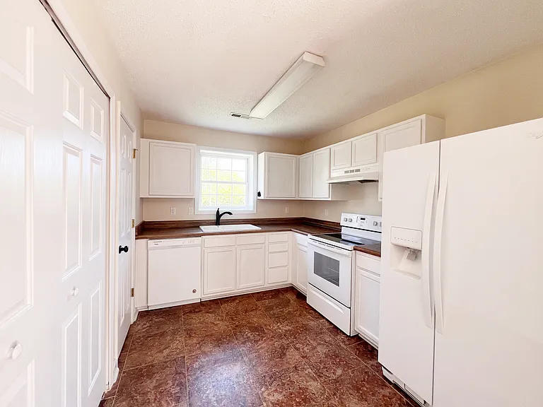 200 Glenlea Ln — Photo 12
