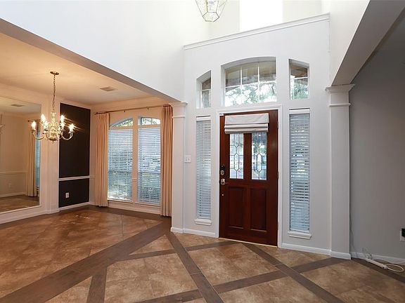 The front door has transom windows all around for nice lighting.
