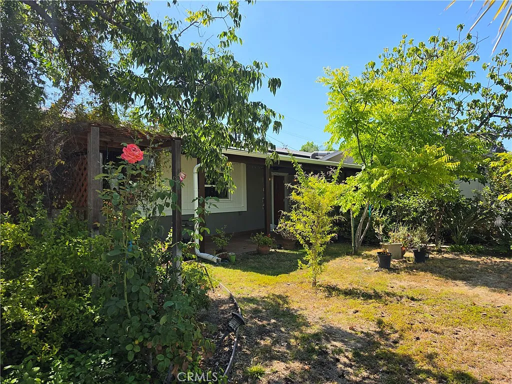 4 bed, 1976 sqft, $4,600 — Photo 3