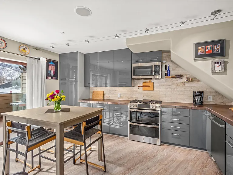 100 Midland Ave #104 — Photo 9