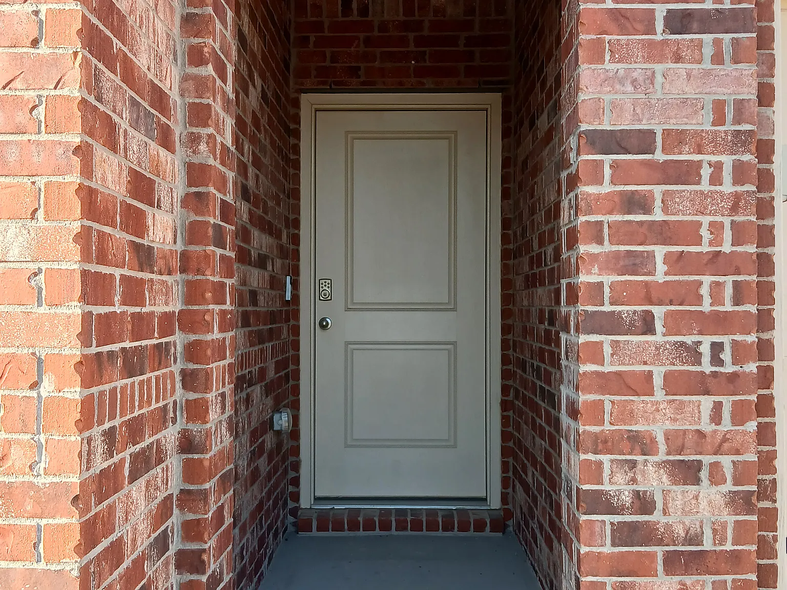 3 bed, 1266 sqft, $1,965 — Photo 2