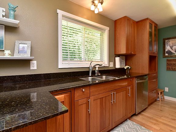 5th image of 414 A St