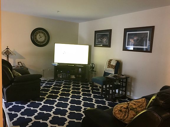 3rd image of 706 W 63rd St Unit 201