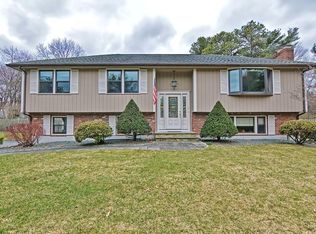 7 Massasoit Cir, East Walpole, MA 02032