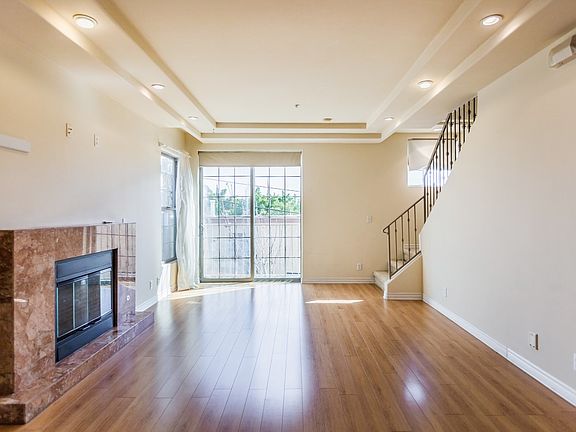 3rd image of 12042 Hart St APT 4