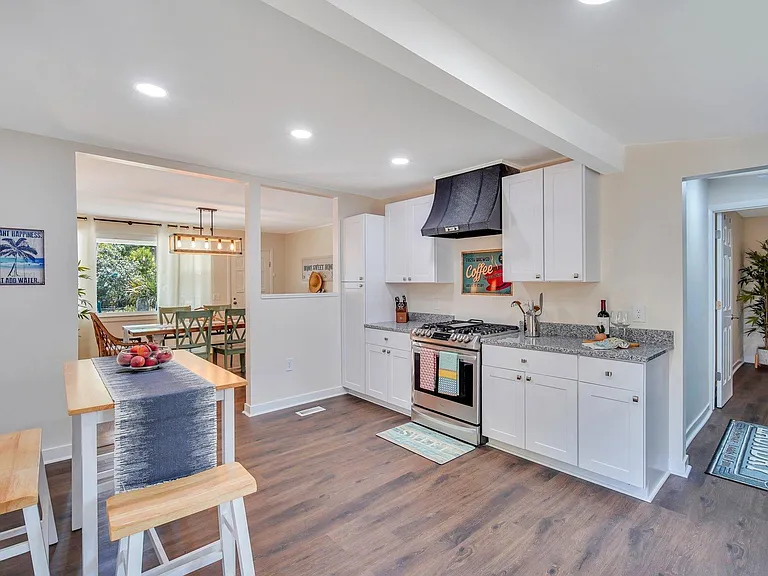 2215 National St — Photo 23