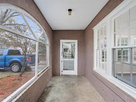 5th image of 329 Boulevard St