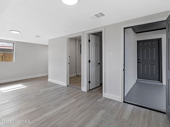 3rd image of 100 Fern Ave