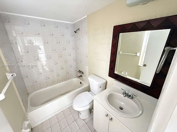 4th image of 1255 W 49th Pl APT H202