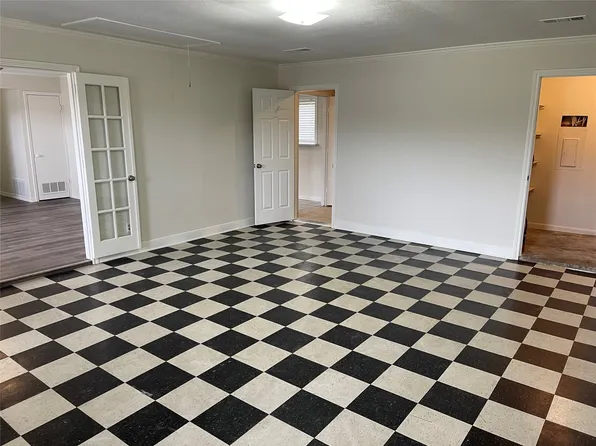 617 Terrace Dr, Wills Point, TX 75169