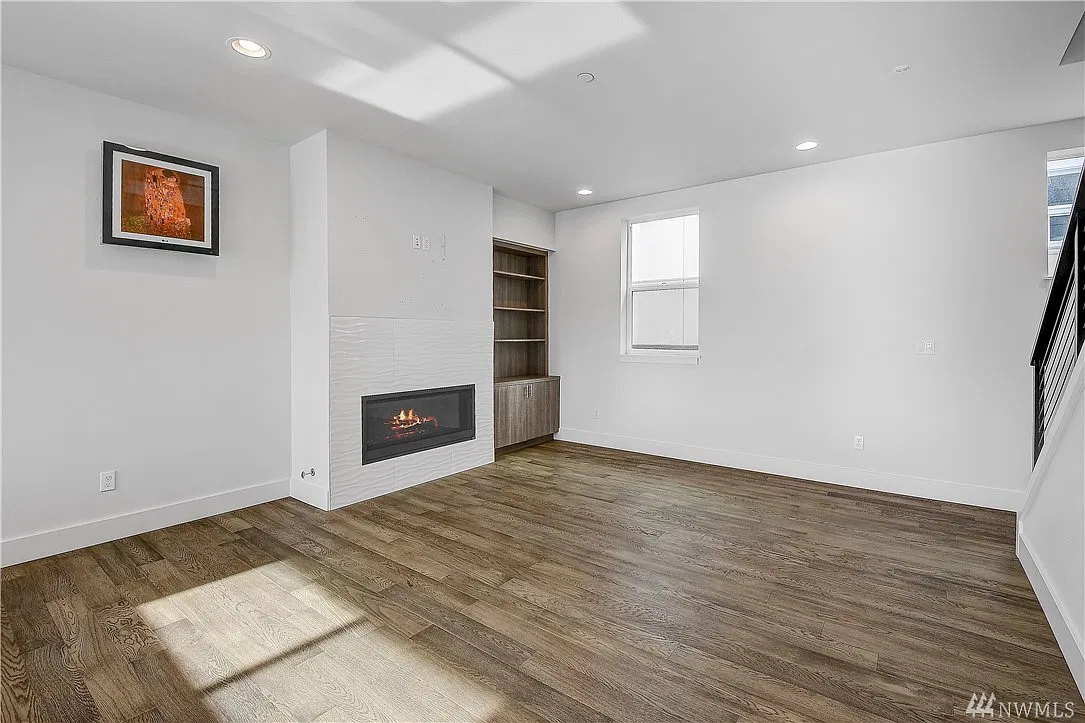 3 bed, 3.5 bath, 1600 sqft, $5,000 — Photo 2