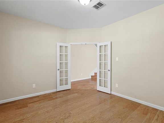 5th image of 306 Sorrel St