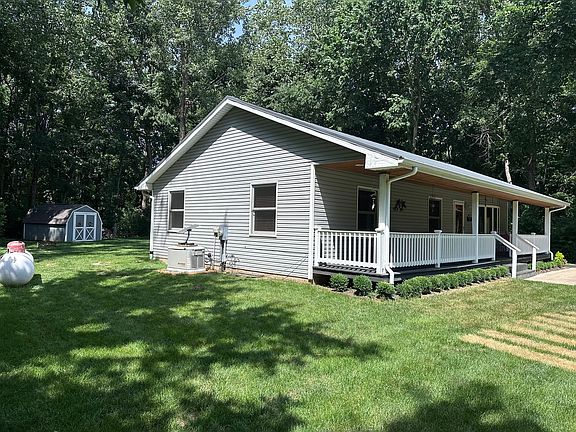 3rd image of 11 Timberlane Dr