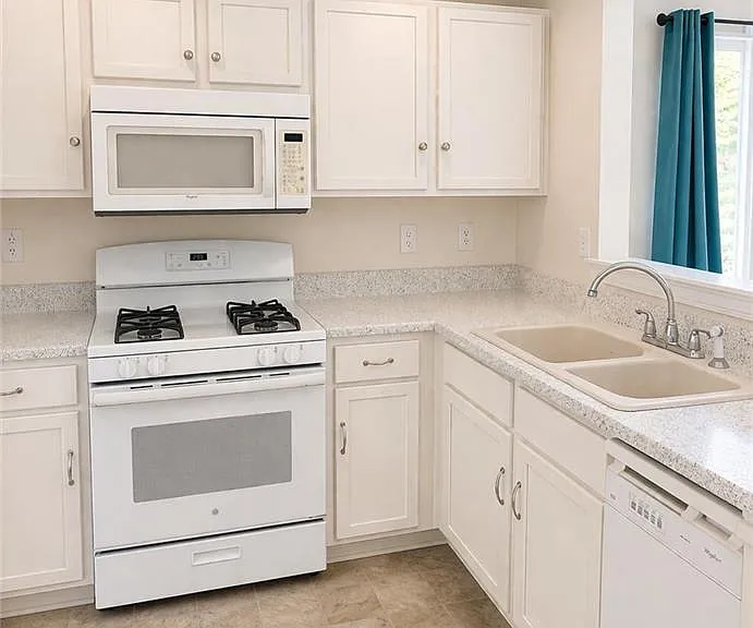 301 Saint Charles Ave — Photo 4
