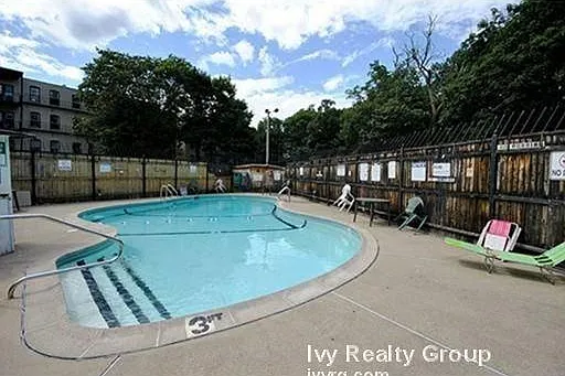 2 bed, 1.0 bath, 718 sqft, $2,700 — Photo 3