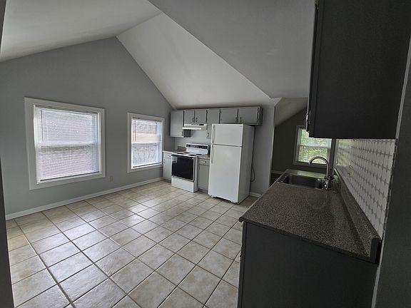4th image of 381 Linwood Ave #8