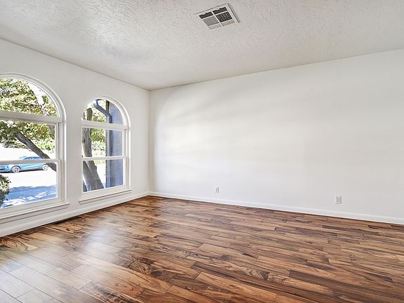 4th image of 4005 Camino De La Sierra NE