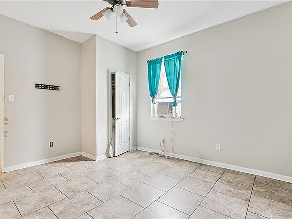 5th image of 2215-13 Port St