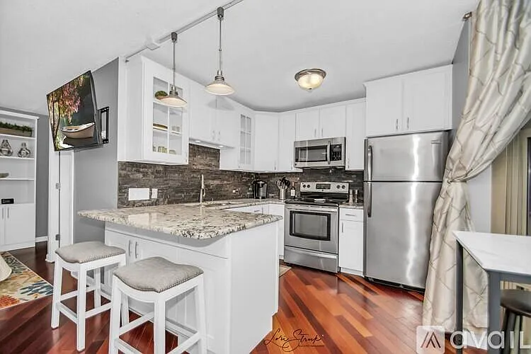 Building Photo - 1340 N Dearborn St #5F