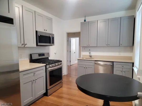 24 E Price St, Linden, NJ 07036
