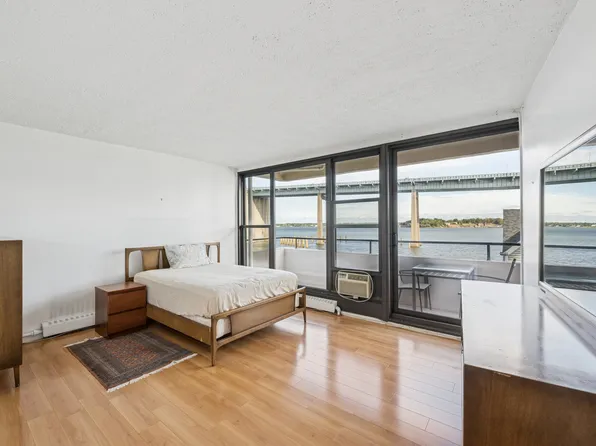 166-41 Powells Cove Boulevard image 20 of 32