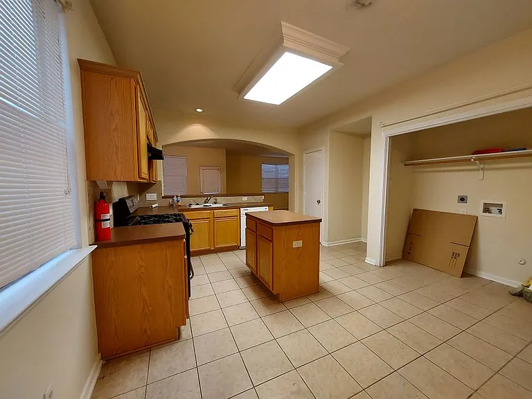 822 Forest Thicket Ln — Photo 13