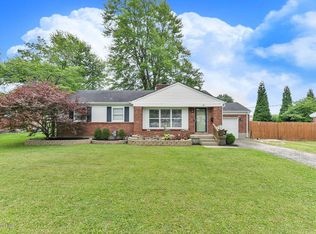26 Cardwell Way, Hurstbourne Acres, KY 40220