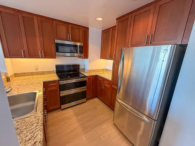 260 King St #445 — Photo 10