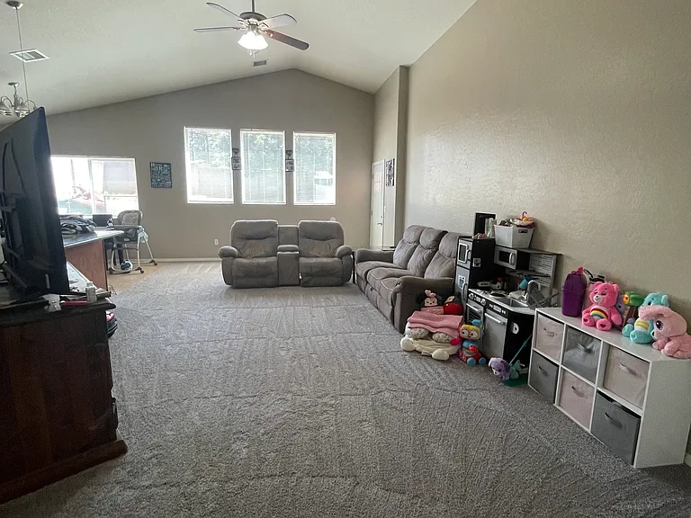 1121 W Cross Creek Ln — Photo 5