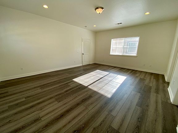 5th image of 14426 Beckner St
