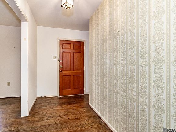 4th image of 1367 Sierra Vista Dr
