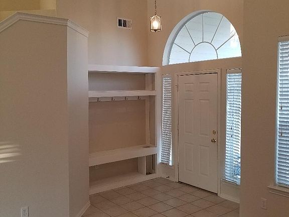 3rd image of 416 Creekview Dr