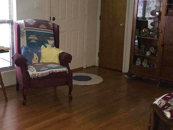 5th image of 591 Eastview Dr