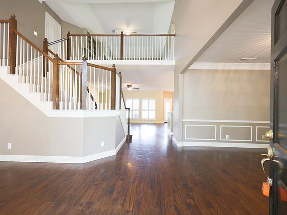 3rd image of 2712 Northview Dr
