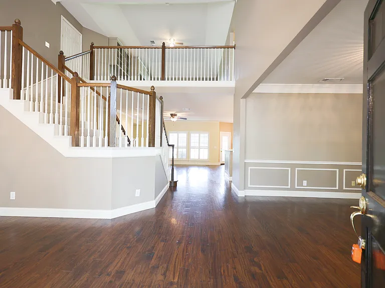 2712 Northview Dr — Photo 3