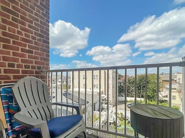 130 Beach 121st St APT 3B, Rockaway Park, NY 11694