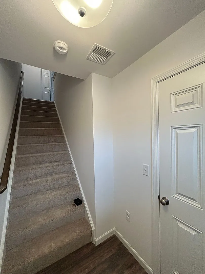 New End of row townhome 3 bed, 2.5 bath in Carlisle — Photo 2