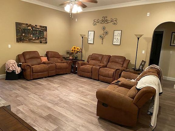 3rd image of 6 Sydney Marie Dr