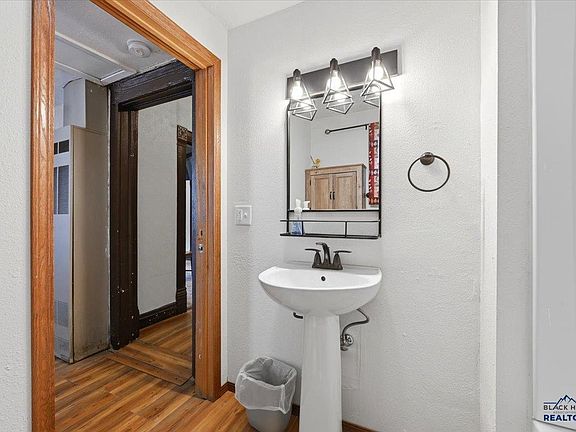 5th image of 201 McClellan St