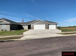 654 Waraju Ave, New Ulm, MN 56073