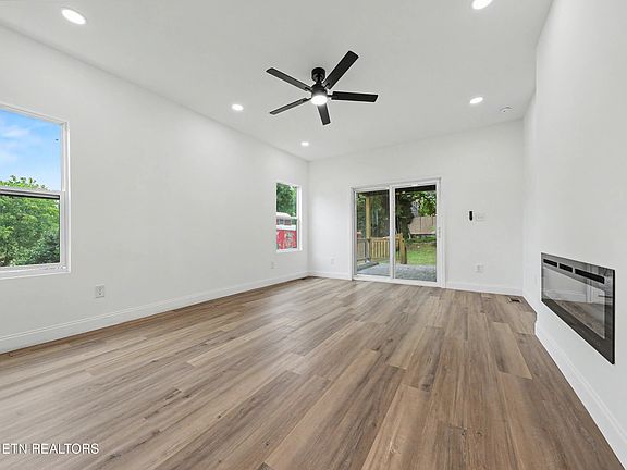 5th image of 2218 Lincoln St
