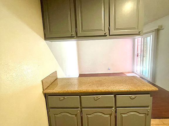 3rd image of 4321 Lennox Blvd APT 6
