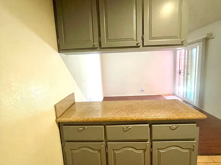 4321 Lennox Blvd #6 — Photo 3